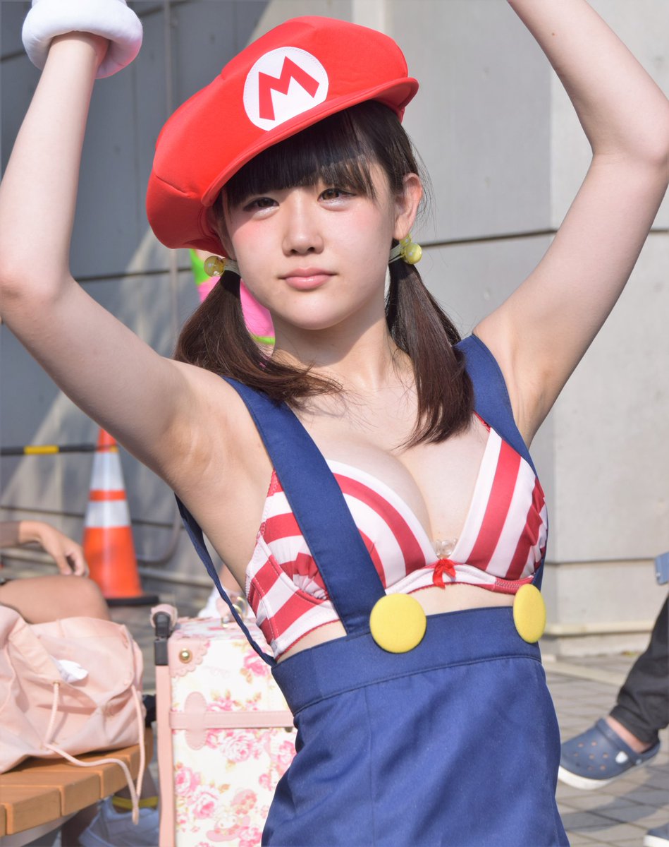 ゆりにゃの過激衣装と美ボディの真相｜異次元ウエスト50Cmの裏側