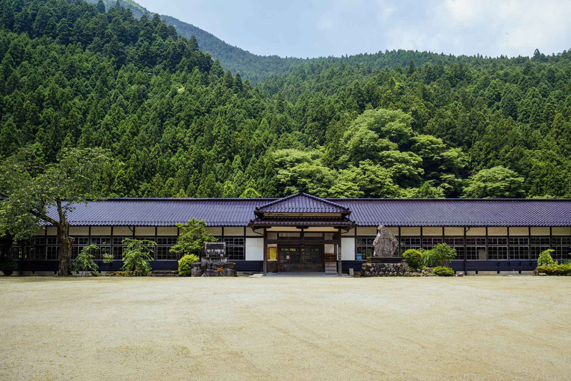 天川村「てんかわ天和の里」人気の理由｜廃校カフェと川遊びの真実
