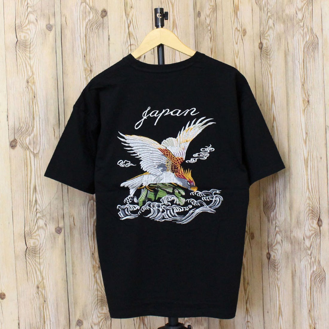 和柄Tシャツはなぜ再燃？「ダサい」噂の真相と2026年最新着こなし術