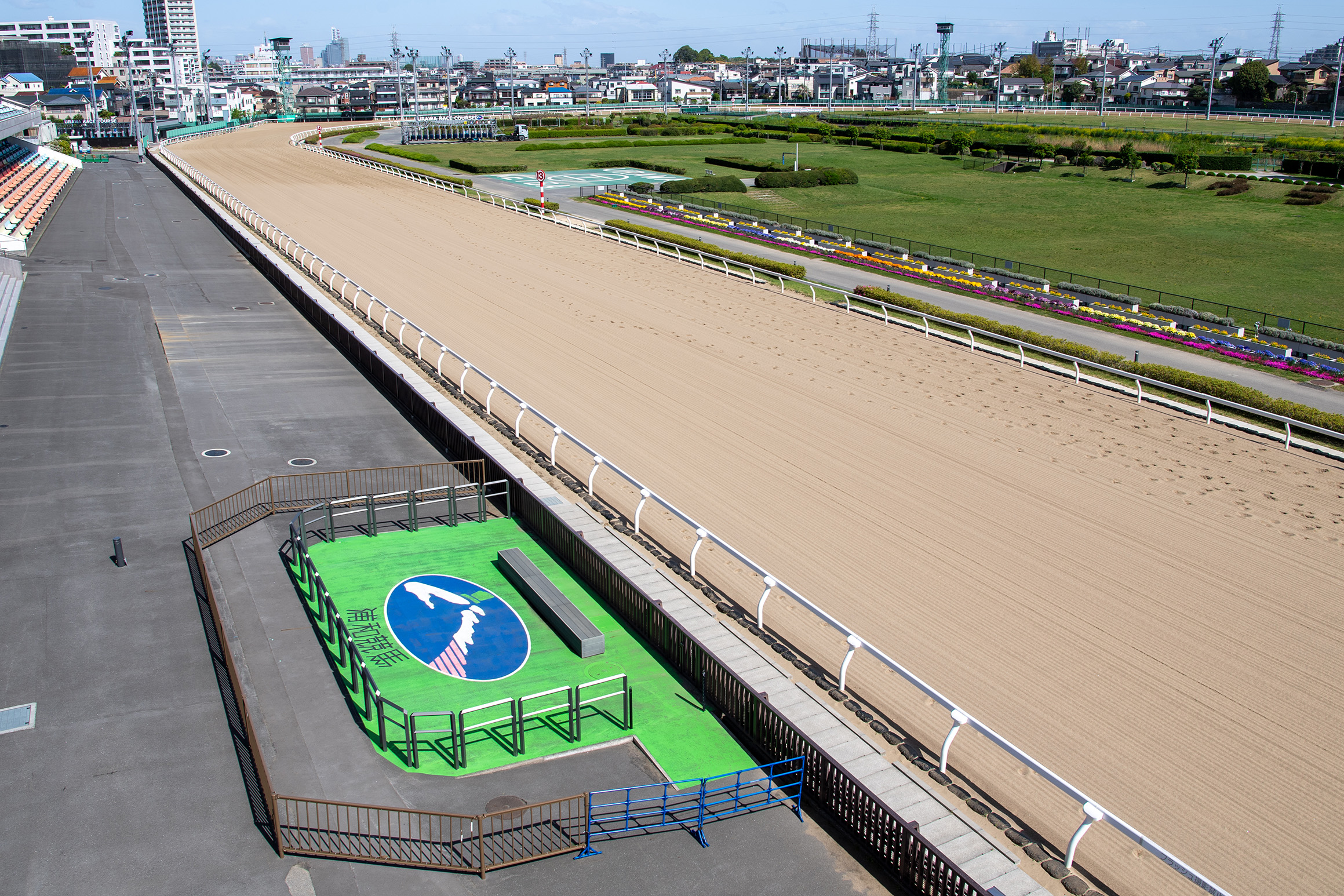 浦和競馬場はなぜ荒れる？波乱の罠と勝率を掴むコース特徴徹底攻略