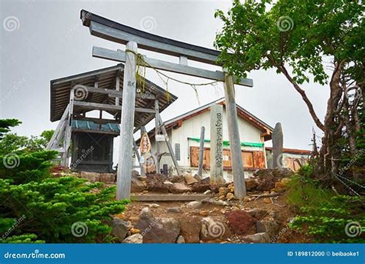 新屋山神社奥宮: 富士山麓の金運パワースポット完全ガイド