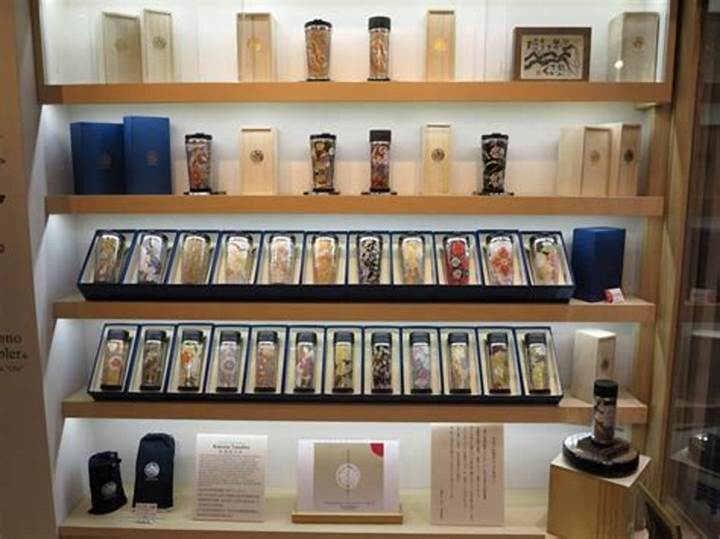 浅草巽屋が紡ぐ伝統と革新：ヴィンテージ着物と帯が魅せる現代工芸の真髄