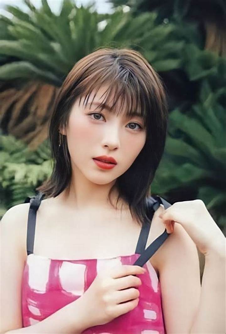 浜辺美波の水着姿：女優としての成長とメディアでの表現
