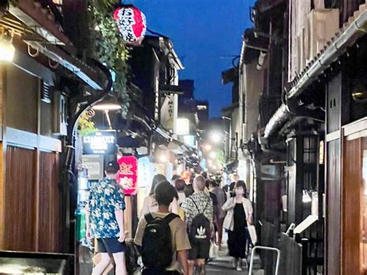 祇園の夜を照らす最高峰の社交場「アイリス 祇園」徹底解剖｜料金システム・評判・魅力を追跡