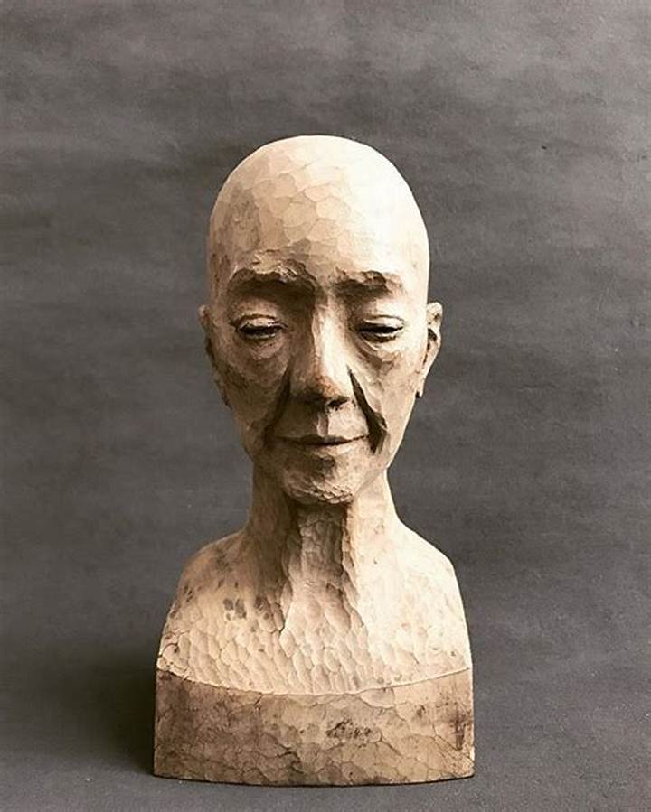 クロ ヌマ タカトシの木彫世界：静寂を刻む造形美と作品の真価