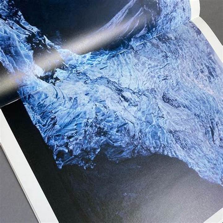 瀧本幹也の写真集が放つ静謐な光：自然と建築、レンズが捉えた美学の軌跡