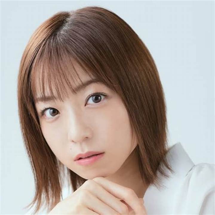 中村静香：グラビアから女優へ、マルチに輝くタレントの軌跡