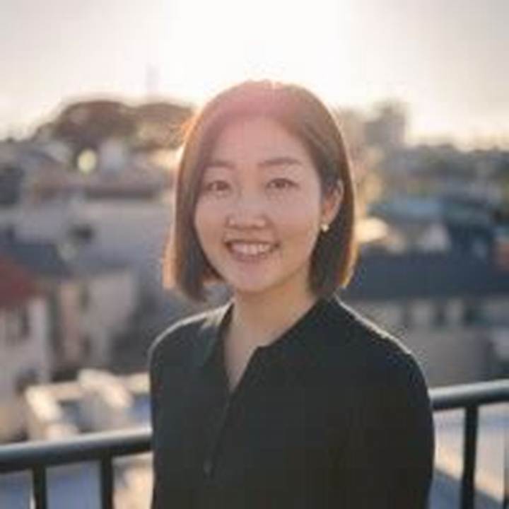西川真由という名前に隠された多彩なキャリアと人生の選択
