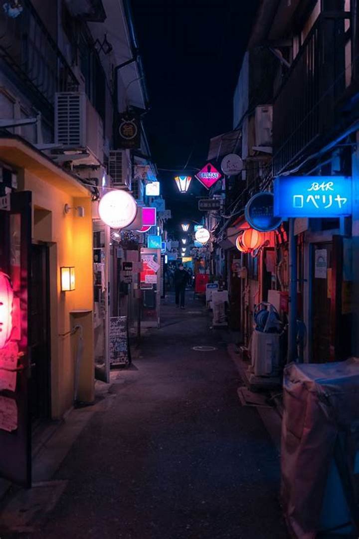 新宿二丁目を揺るがす「ノーパンスウェットナイト」の真実！究極の開放感とナイトカルチャーの熱気に迫る