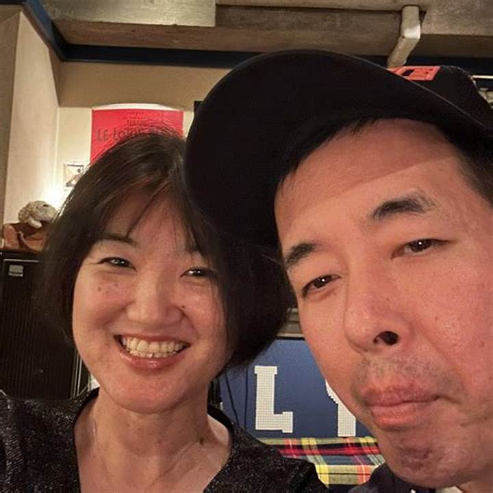岡野純子議員の夫は誰か? 同志社大学の先輩との結婚生活と家族の真実