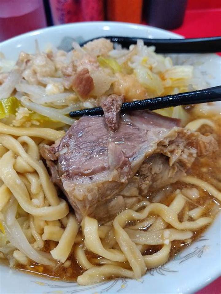 りょう二郎八木店：二郎系ラーメンの魅力と特徴を徹底解説