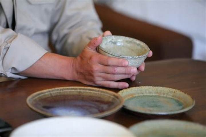 土と対話し削り出す一期一会の美。陶芸家・井上茂が手掛ける「原土の器」の真価と魅力