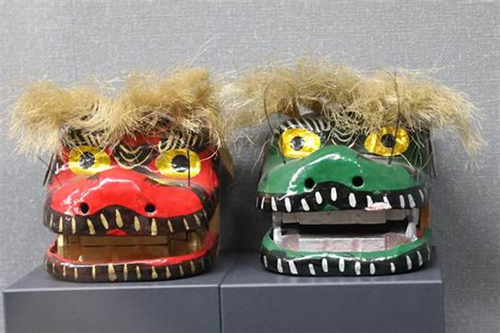 獅子舞に噛まれると頭がよくなる？恐怖の木彫り面がもたらす無病息災の真実と正しい作法
