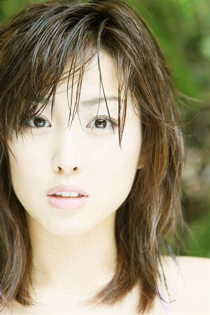 八代みなせの魅惑と真実：グラビアからアクション女優へ、官能と美学が交差する足跡