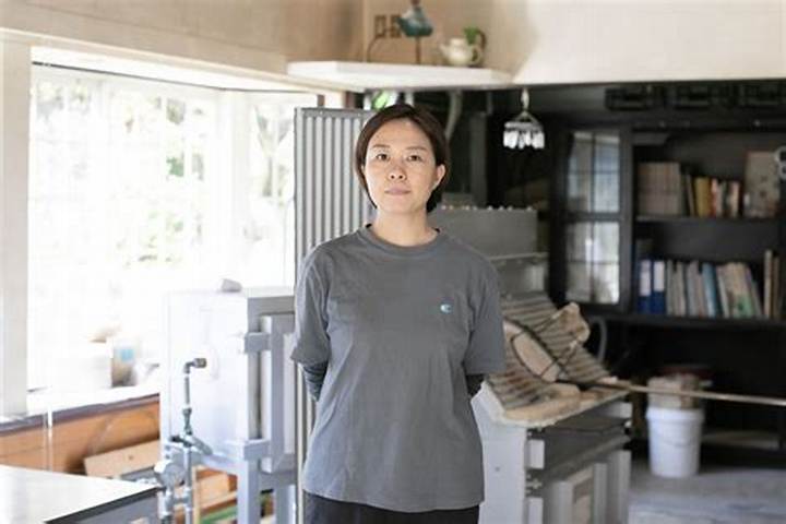 三浦侑子とガラス工芸の美学：光と静寂を封じ込める硝子作家の創作と作品の全貌